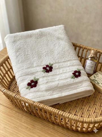 Bath towel 90 x155 cm ,100%  cotton , Burgundy Blossom deign design
