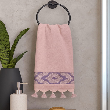 add a touch of style to your bathroom with this 30×50 cm , cotton towel, featuring charming fringe details.