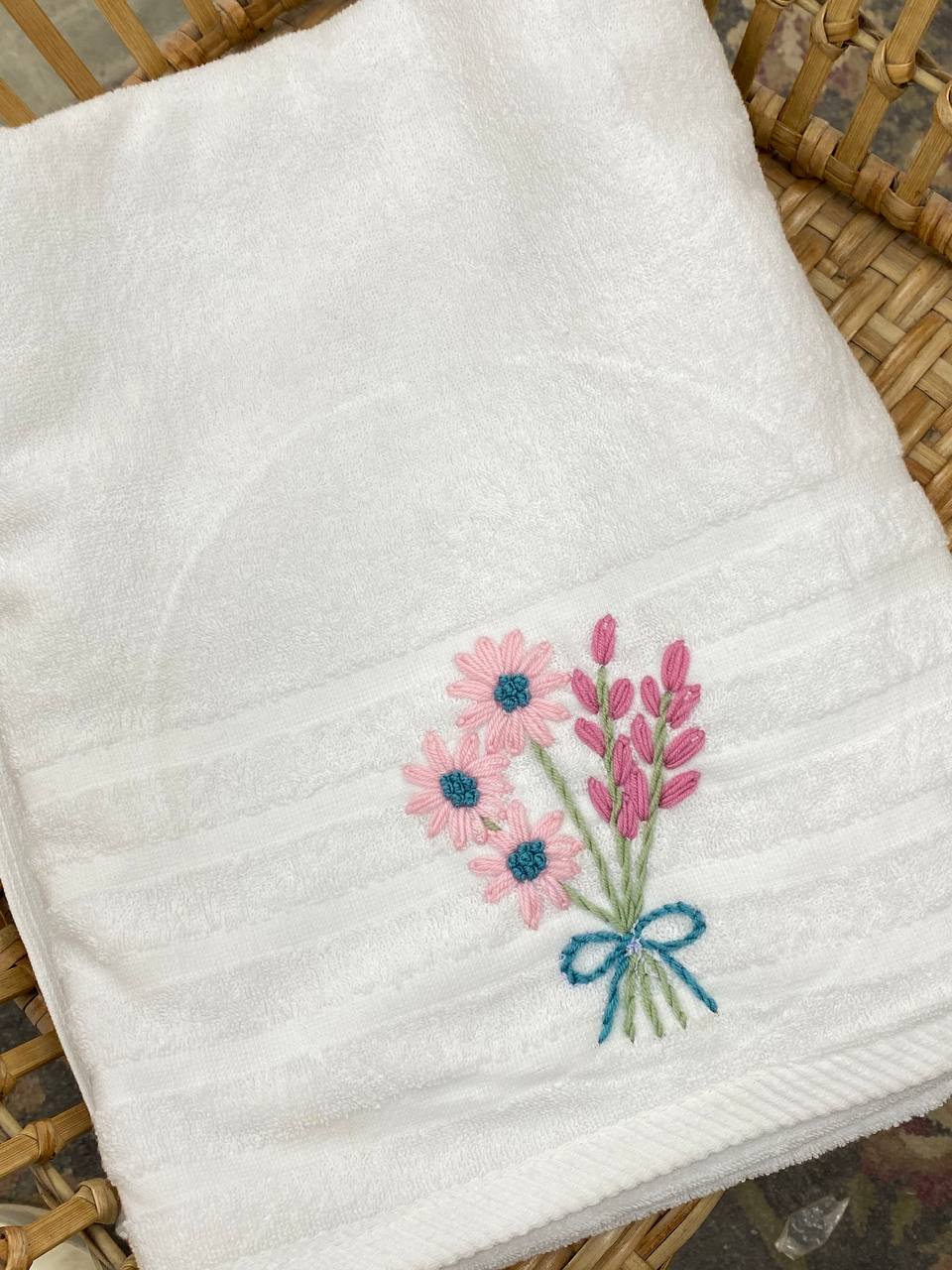 Bath towel 90 x155 cm ,100% cotton ,Soft Petals design